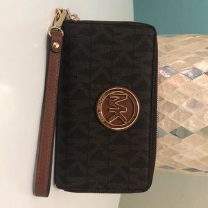 Micheal Kors phone wristlet wallet